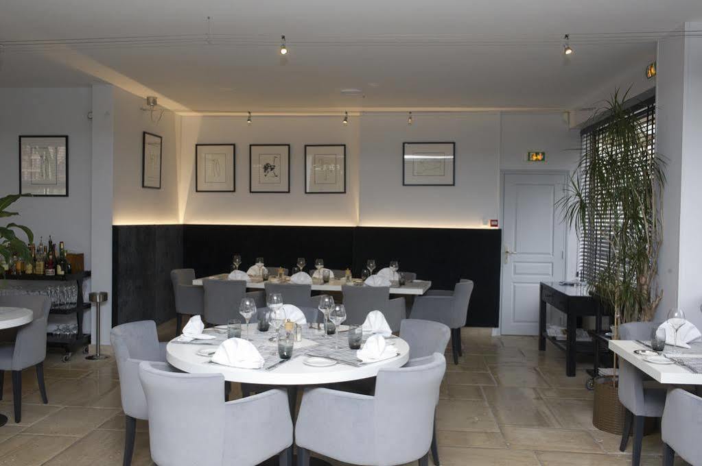 Hotel Restaurant Des Remparts Chaumont  Exterior photo